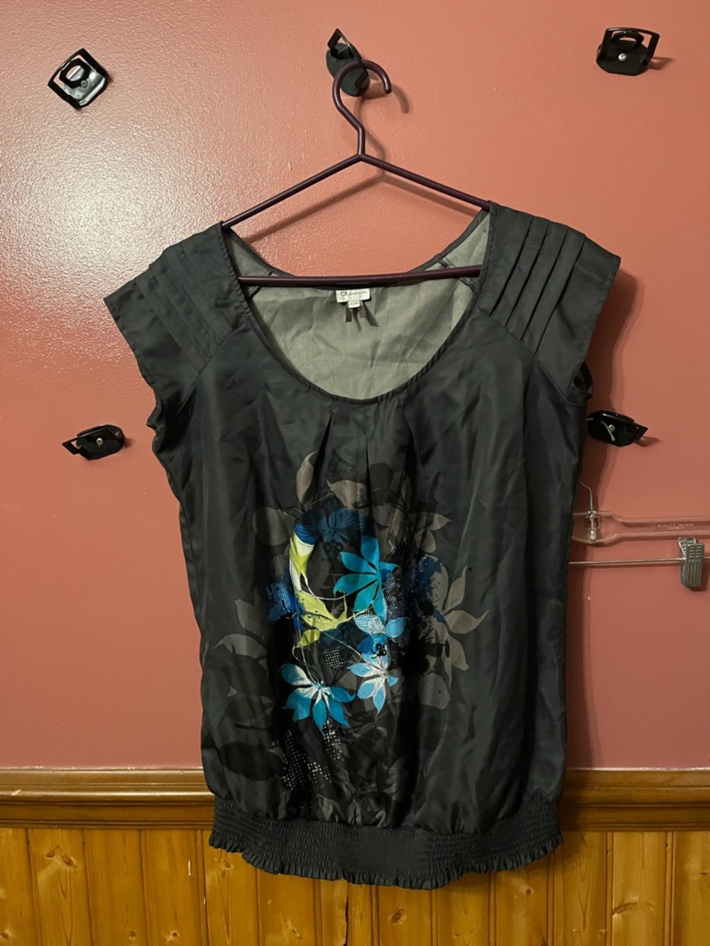 Dynamite Black Scoop-Neck Floral Cap-Sleeve Top